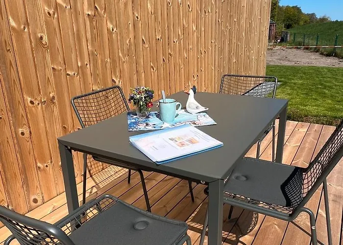 Strandnahe 4 *